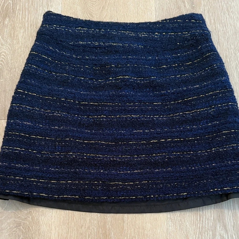 LOFT Navy Textured Mini Skirt with gold foil Size 2 lined zipper side - Picture 10 of 10